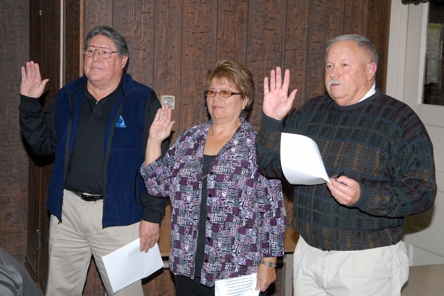At Tuesday night’s school board meeting the newly elected board members were sworn in. Above (l-r) Tony Prado, Lucy Rangel, and Dave Wilde.