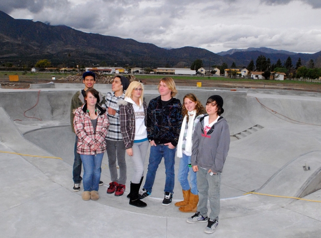 Fillmore’s new skateboard park is expected to be open for business December 22. The long-awaited facility was
promised to our youth nearly 7 years ago. Designed by professional skateboard experts, it has areas for beginners, more experienced, and expert skateboarders. Drainage will soon be hooked up to the city storm system and will keep the bowls free from water accumulation. This million-dollar park, urged-on by former Mayor and serving Councilman Steve Conaway, will be the best of its kind in Ventura County.