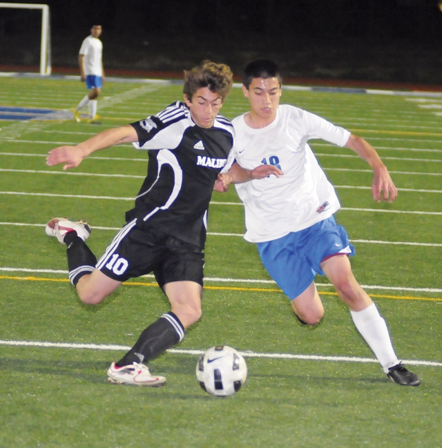 Monday, January 24, Fillmore played at home against Malibu and won 3-2. Above Juan Valdovinoa #18 doesn’t give up and fights for the ball.