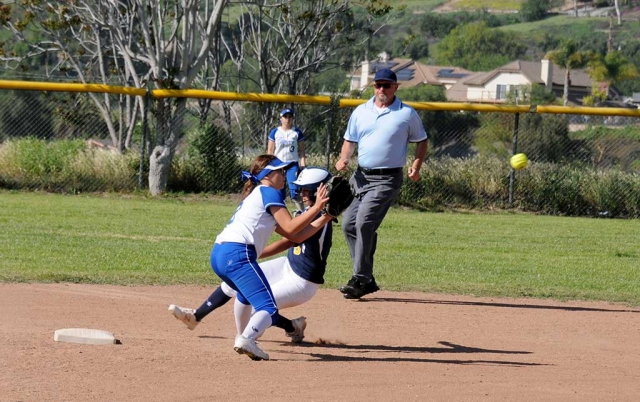 Flashes player tries to get the out at second base to keep a Santa Clara player form advancing
during last Thursday’s game. Fillmore beat Santa Clara 4-1.