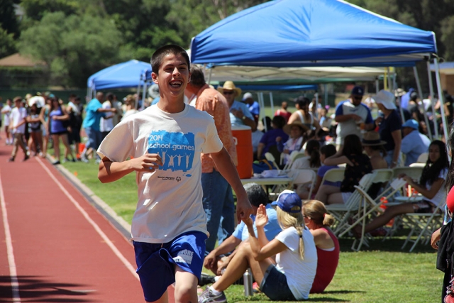 David Alverado wins the gold metal in the 100m run!