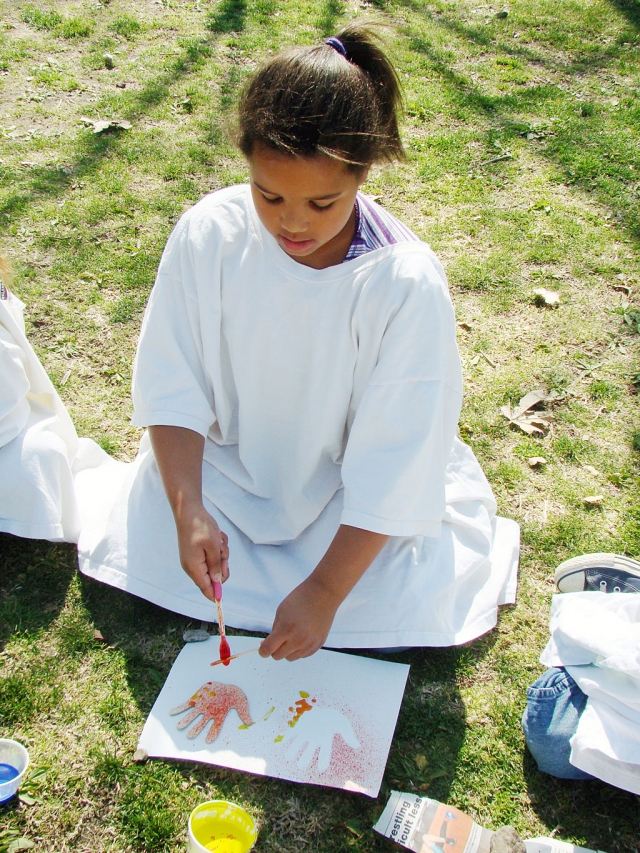 Mr. Olson’s class did Splatter painting with toothbrushes in Art. Mrs. Neuman is San Cayetano’s art instructor and each student gets a class lesson every other week. This program is funded by private donations and the Henry Mayo Newhall Foundation.