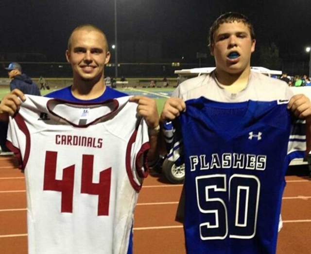 Fillmore Varsity player #50 Milo Leighton and Santa Paula Varsity player #44 Angel Segovia showed great sportsmanship congratulating each other on a great game by shaking hands and exchanging jersey’s for a photo.