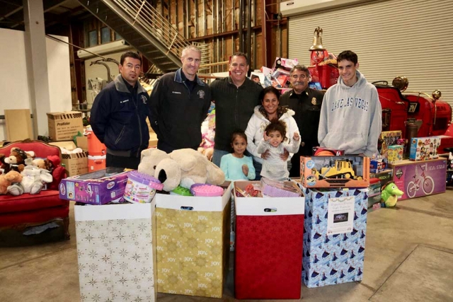 The Fillmore Fire Department had another successful year with the Chicken Dinner Toy Drive. Even though
toy donation numbers have decreased from last year, there is still hope to get more toys in this week before our December 17 Toy Giveaway which begins at 9 a.m. at Fillmore Fire Station 91 and goes till noon or until the toys run out. Photos by Sebastian Ramirez.