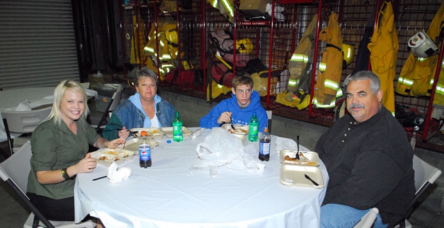 Steve Conaway and family enjoying their dinner.