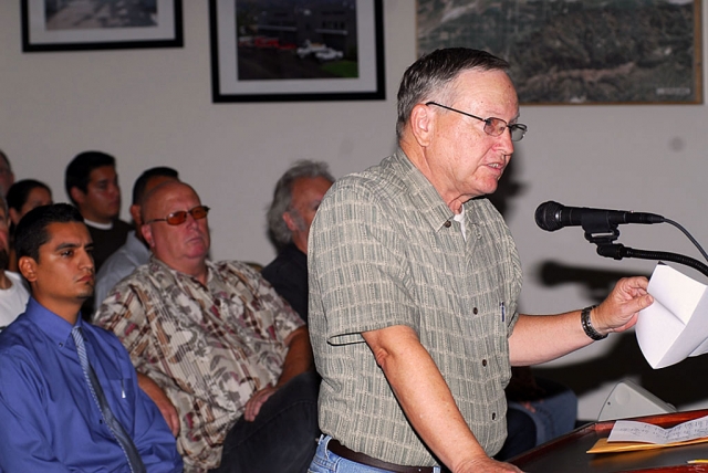 No Confidence: In September (above) Scott Lee reads a Letter of No Confidence, signed by 32 city employees,
concerning City Manager Yvonne Quiring.