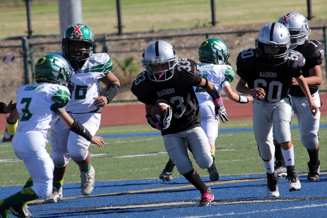 Raiders Bantam silver #33 goes for a first down