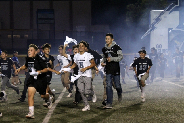 Last Friday the Fillmore Flashes hosted their Youth Football Night at FHS stadium. The Fillmore Youth Raiders Football and Cheer teams joined them before the big game against Nordhoff High as the Flashes charged onto the field. The Flashes JV and Varsity, along with the Raider Youth Cheer teams, worked together and gave a special half-time performance for all to enjoy. Photos Credit Crystal Gurrola.