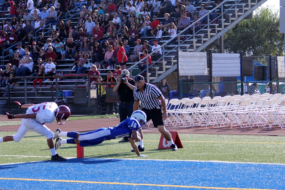 Saul Santa Rosa dives into the end zone for a touchdown