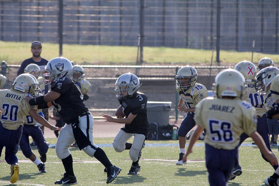 Mighty Mites 3 get a block and a first down
