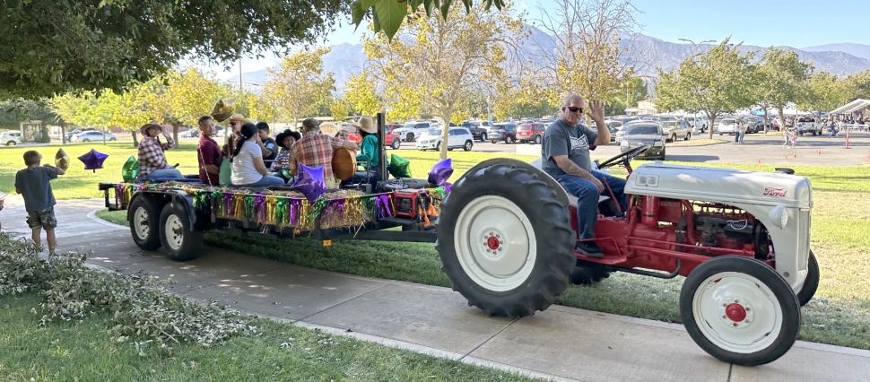 On Sunday, October 5th, St. Francis of Assisi Catholic Church celebrated its Annual Parish Fiesta from 10am to 5:30pm. The large crowd enjoyed live entertainment, bingo, loteria, kids’ games, raffle, a silent auction, and good food and drink. Pictured is the Stations of the Cross tractor ride. Inset, a happy fiesta goer. Photo credit: Fillmore Gazette Staff 