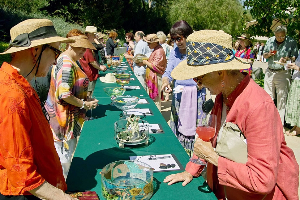 Artist Embellished Libbey Bowls at Auction: Photographer Les Dublin.