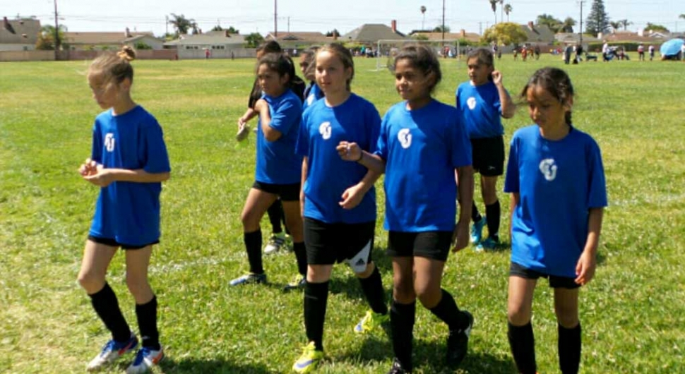 California United 11-U Girls getting ready to take the field at this past Saturday’s game against Oxnard.