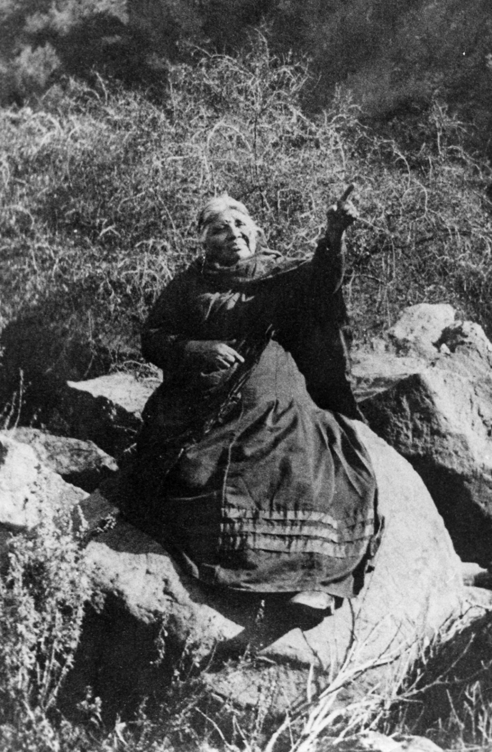 Candalaria, the last Chumash basket maker. Photos courtesy Fillmore Historical Museum.
