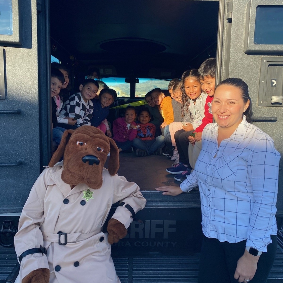 Thank you, Ventura County Sheriff’s Department for hosting another great Coffee with the Cops event! They brought donut holes for all the Roadrunners at Rio Vista Elementary, and McGruff the Crime Dog made a special appearance! https://www.face book.com/484802076 990777/posts/79236836 6234145.