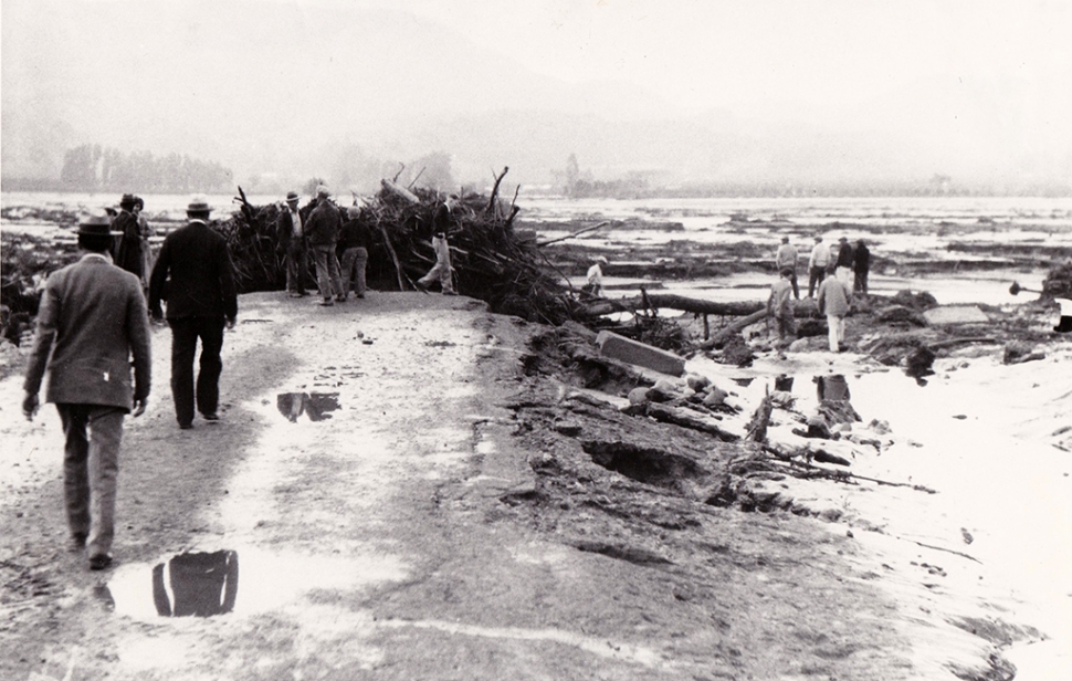 The remains of the Bardsdale Bridge after the flood. Photos courtesy Fillmore Historical Museum.