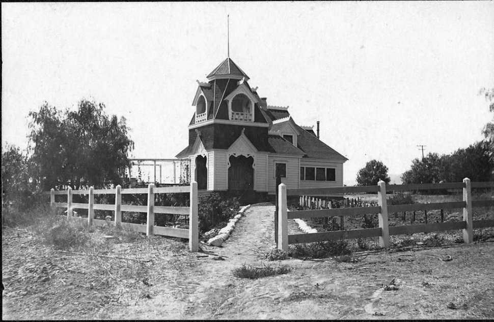 The original San Cayetano School near 7th Street.