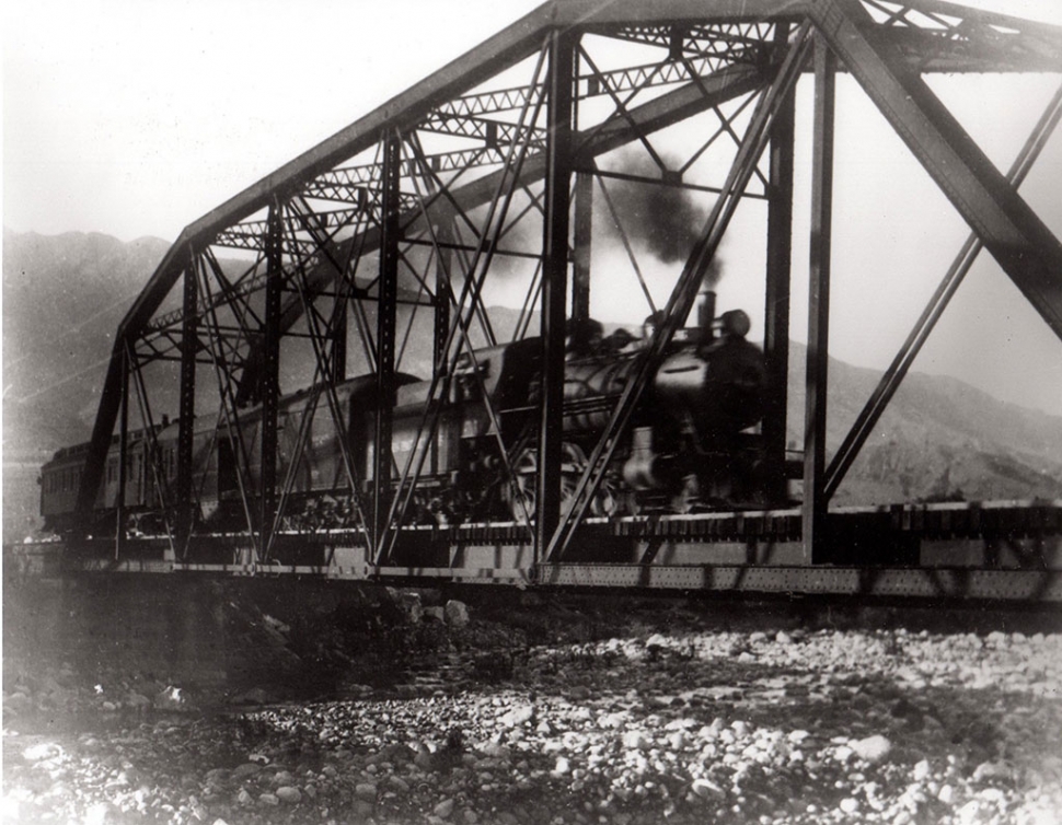 A train crossing the Sespe River but not using the wooden bridge Hartley Sprague describes. Photos courtesy Fillmore Historical Museum.
