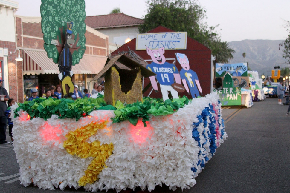 This Past week at Fillmore High School was filled with Homecoming events and festivities. Dress up days TOOK PLACE THIS PAST WEEK AT Fillmore High School. Monday Sept. 17 was Prince & Princess Day (crowns0; Tuesday was Rapunzel day (crazy hair & braids); Wednesday was Peter Pan day (dress as kid or baby); Thursday was Triplet day (3 Little Pigs); and Friday was “Flashes Pride” Blue & White day. The hosted school games and activities: Monday, Dress up your Prince/Princess Makeup; Tuesday Scavenger Hunt; Wednesday, Feed your inner kid-feed your kid blindfolded; Thursday, Bobbin’ for Apples; and Friday, Pin the Pinwheels-Pin the ranger. And after school: Monday thru Wednesday, Float Building 509pm; Thursday, Parade at 6:30pm; and Friday, Football games, JV at 4:30 & Varsity 7:30- halftime. They also hosted the Annual Blue & White Night Homecoming Parade along with the FHS Alumni Association. The event was held Thursday, September 20th from 5pm – 9pm for the whole town enjoy. They blocked off downtown and had food trucks, music and more. Photos courtesy Crystal Gurrola.