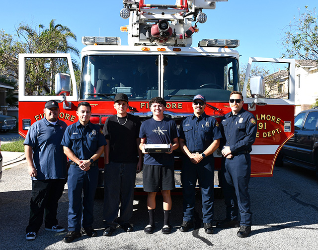On Wednesday, October 7, from 3 to 6 p.m., Fillmore residents who ordered Domino’s Pizza had a chance to have their order delivered by the Fillmore Fire Department as part of Fire Prevention Week. While at the home, firefighters checked to make sure smoke alarms were working. If the alarms were functioning properly, the pizza was free! If not, firefighters provided batteries or fully functioning replacement alarms. Photo credit Angel Esquivel.