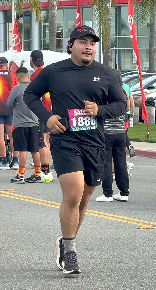 Above is Carlos Laureano running the Ventura Turkey Trot.