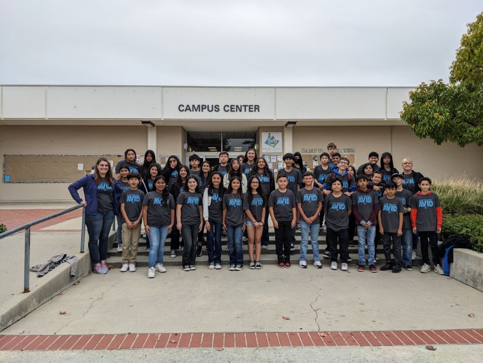 Fillmore Middle School’s six AVID students visited Moorpark College before leaving for winter break. They toured the zoo, learned about educational opportunities, and were able to experience student life on campus. Photos courtesy https://www.facebook.com/497825872344899/posts/873754248085391. 