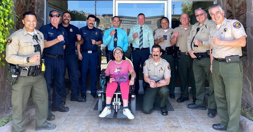 On Wednesday, July 28th, while Sheriff Ayub was visiting the Fillmore Police Station, a community member named Marissa came by and graciously gifted the deputies and the Fillmore Fire Department with handmade bracelets. We so appreciate the continued support from our communities!