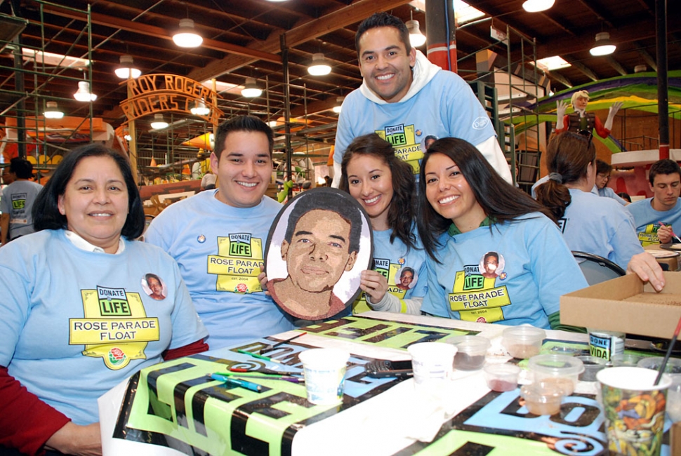 Saturday, December 10, the Gutierrez family of Fillmore honored their father and husband, Jose Gutierrez, when they decorated his floragraph (floral portrait), part of the Donate Life Rose Parade float. Above, the family decorating Jose’s floaragraph: Graciela Gutierrez (wife), Eduardo Gutierrez (son), Maritza Gutierrez (daughter), Jose Gutierrez (son - standing), and Norma Gutierrez (daughter).