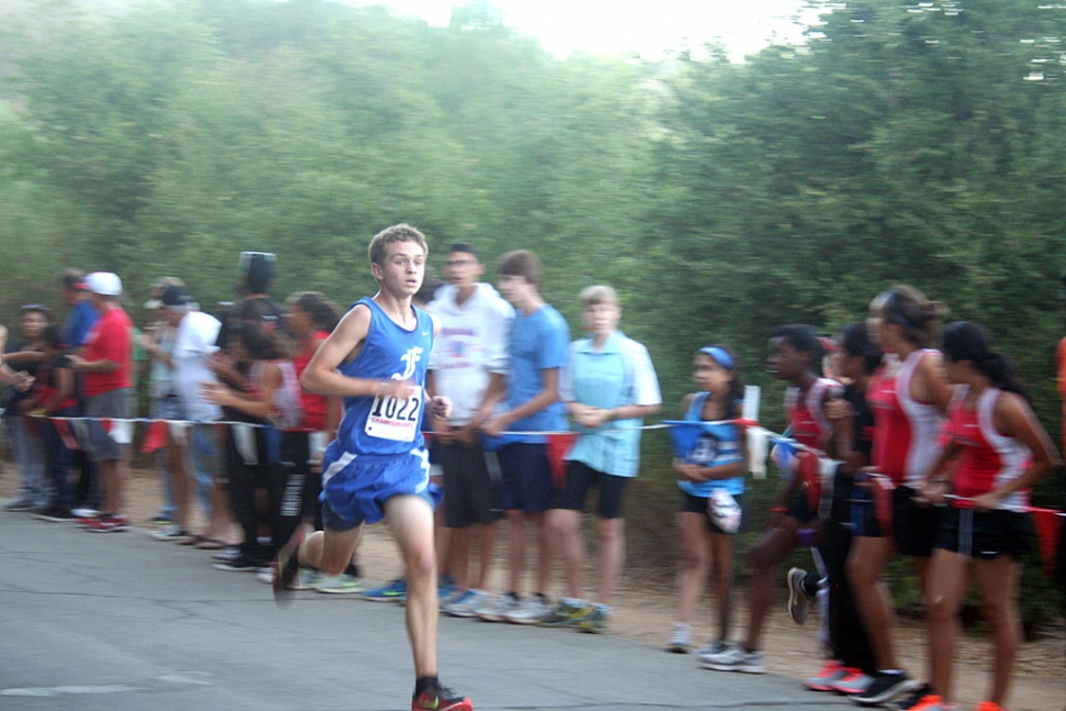 Varsity Boys' Runner of the Week - Justin Beach. Ran an impressive time of 17:22 at the Ventura County Championships.