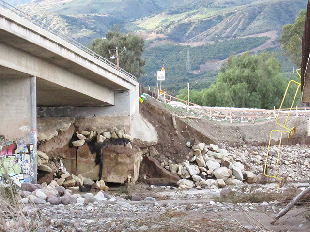 Due to recent storm impacts, a portion of Old Telegraph Road in Fillmore is reduced to one lane. The rock slope protection at the westerly bridge abutment is compromised. To reduce the loading on the bridge, the roadway is closed to westbound traffic until emergency repairs are completed. Traffic control is in place. Please expect delays and use caution when traveling through the area. Thank you for your patience as we work to restore the roadway and ensure safe travel for the community. Information courtesy Ventura County Public Works Agency. Photo credit Angel Esquivel.