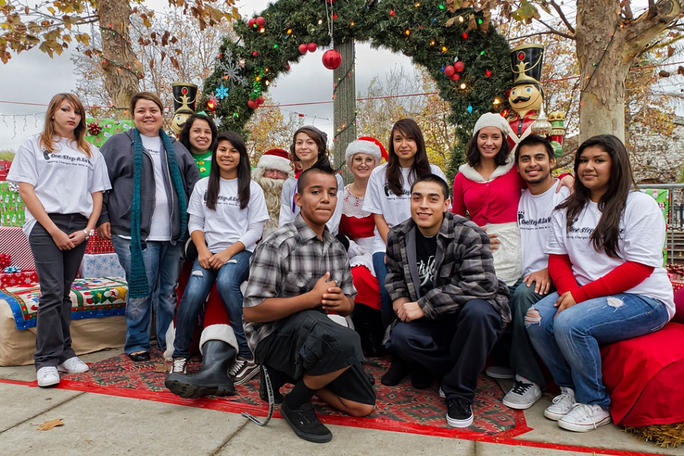 One Step A La Vez participated in the Annual Christmas Parade Saturday. They serve the youth of Fillmore and Piru in the Santa Clara River Valley of Southern California with a variety of Programs that match area youth with adult mentors and high school Big Brothers and Big Sisters with younger Little Brothers and Little Sisters. They operate the teen directed and run One Step Center. The name One Step A La Vez was chosen by Fillmore-Piru youth to show that you can always take one step at a time toward a positive future. It includes both English and Spanish to reflect and value the dual heritage of their community. The Fillmore-Piru Mentoring Program is a part of Big Brothers Big Sisters of Ventura County and Big Brothers Big Sisters of America.