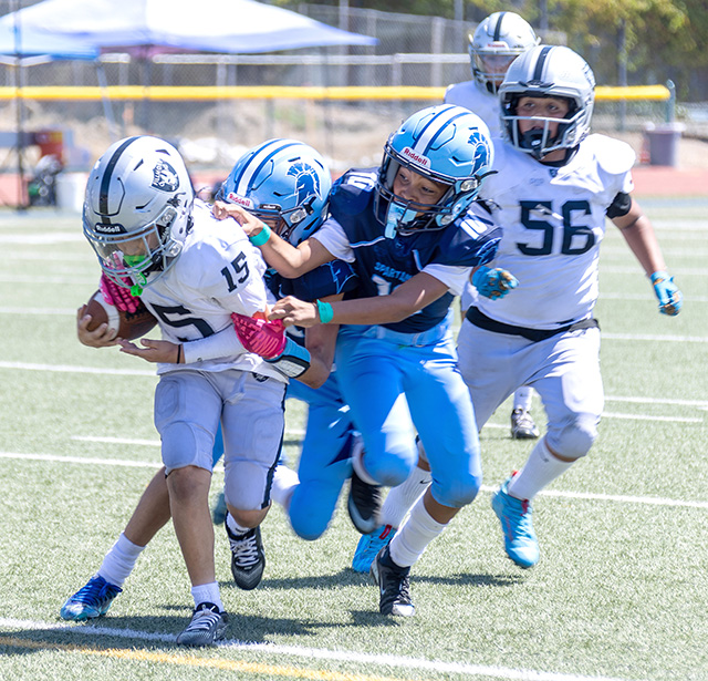 Above and below action photos from the Fillmore Raiders Sophomores game against Saugus Spartans. Photo credit Crystal Gurrola.