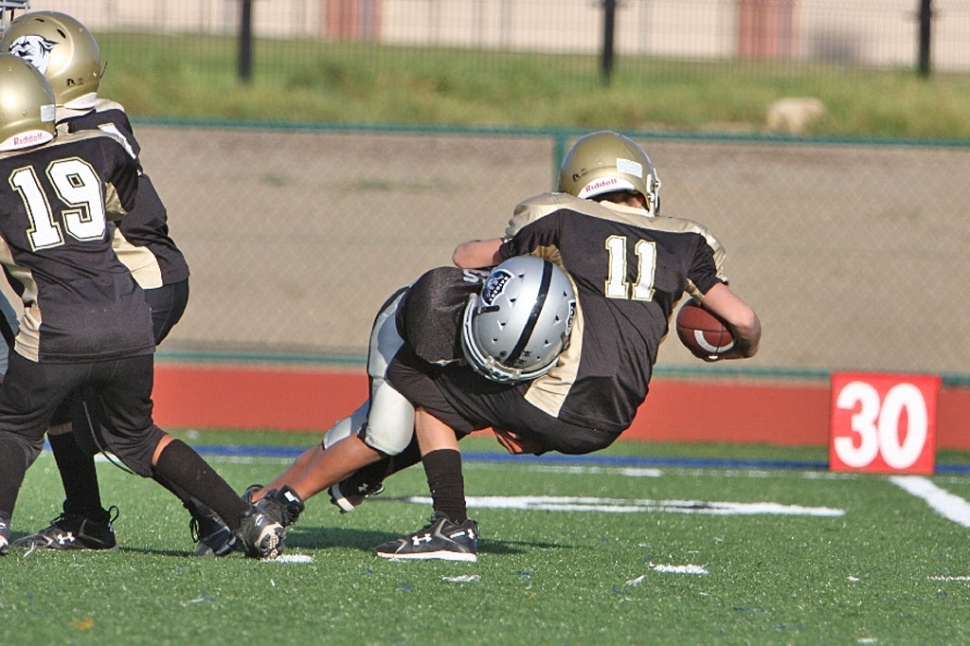 An unidentified Bantam Silver Defender Sacks the Camarillo Cougar Quarterback. Photos by Harold Cronin.