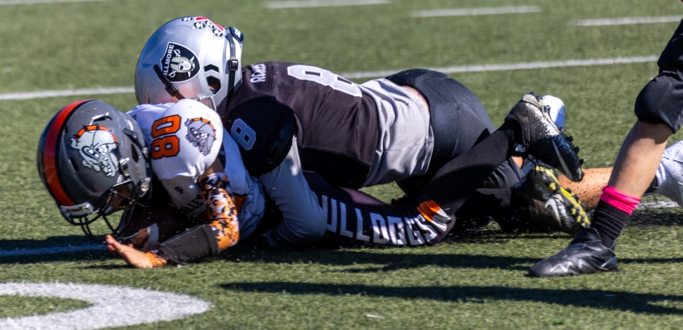 Pictured above is Raiders Bantams #8 taking down a Simi Valley Grey player to keep him form advancing up the field. Photo credit Crystal Gurrola. 