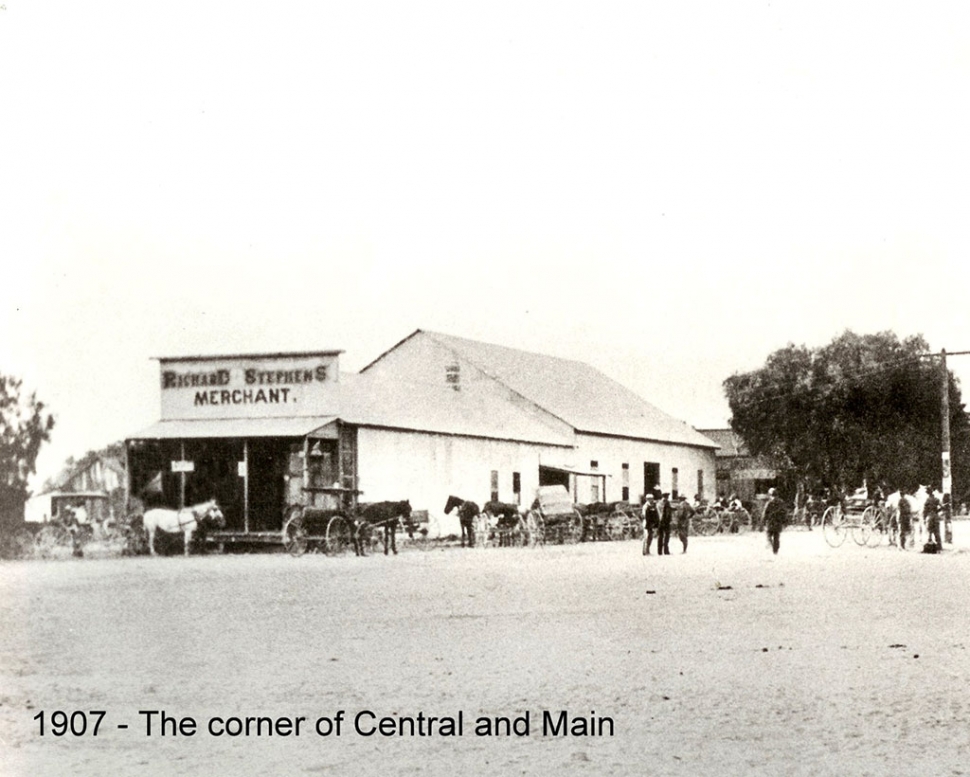 Stephens Store about 1907 with "Stephens' Hall" in the background.