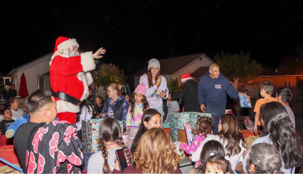 On Sunday, December 17, Fillmore Patrol Deputies, in conjunction with our Fillmore Fire Department, had the honor of escorting Santa through the neighborhoods of Fillmore to provide some deserving children with gifts! They were even able to stop by and visit our pal Brandon who is currently recovering from an accident. Brandon, we wish you a speedy recovery! Thank you to Santa and all his wonderful helpers who were able to make last night so magical!  Photo credit Angel Esquivel-AE News. 