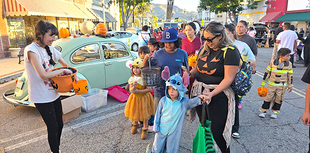 The City of Fillmore has announced details for this year’s annual Trunk or Treat event, set for Wednesday, October 28. Read the article below for more information, including how to participate. Above, children and families enjoy last year’s Trunk or Treat, an event that offers fun for all ages. Photo credit Sebastian Ramirez.