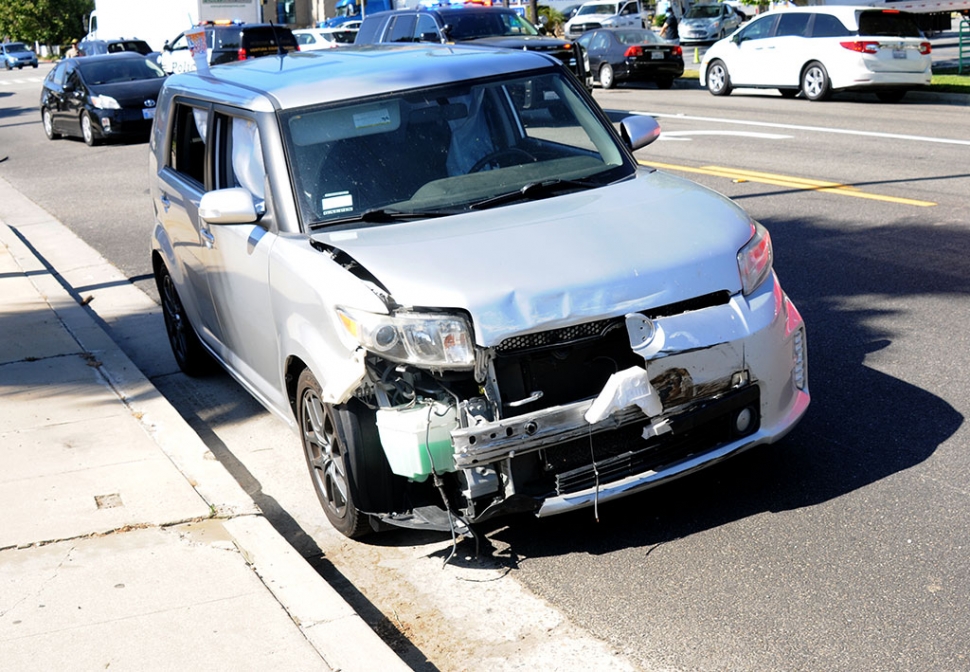 (above & below) Car Collision, No Injuries. On Thursday, May 21st at 3:20pm a two-car collision occurred on Ventura & A Street near the Chevron Gas Station. Two vehicles collided, deploying the air bags in one of the vehicles. VC Sheriffs and Fillmore Fire responded to the scene. No injuries were reported; cause is still under investigation.