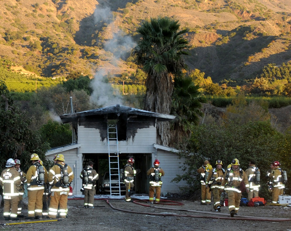 On Saturday, December 28th at 3:59pm, 2652 Grand Avenue, a barn/granny flat fire was reported. Nearly 20 engines from both Fillmore Fire and Ventura County Fire responded quickly to the scene and found the detached barn, which had an apartment on the upper level, consumed in flames. All occupants were out of the barn according to firefighters. Law enforcement was called to help with traffic while crews worked to extinguish the fire which was put out by 4:30pm. Cause of the fire is still under investigation.