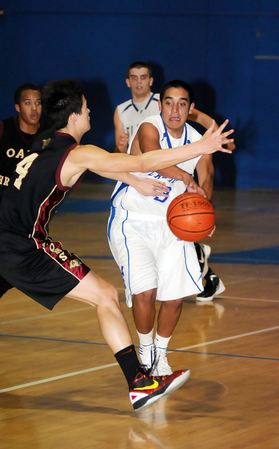 Josh Valenzuela #23 passes the ball to his teammate. Valenzuela contributed 9 points.