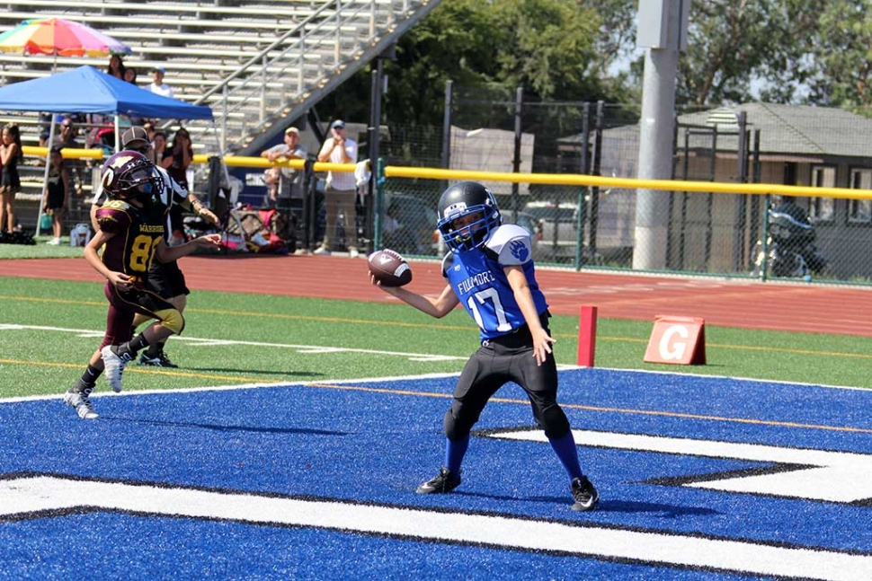 The SoCal Fillmore Bears Football hosted games this past Saturday in Fillmore. Final Scores from Saturday, September 16th: SoCal Fillmore Bears Gremlins vs Highland Bulldogs, 34–20 (Bears) SoCal Fillmore Bears Pee Wees vs Santa Clarita Chiefs, 6-0 (Bears); SoCal Fillmore Bears Bantams vs Ojai Eagles, 32-22 (Bears); SoCal Fillmore Bears Midgets vs Calabasas Ravens 28-0 (Bears); SoCal Fillmore Bears Juniors vs Santa Clarita Chiefs, 20-14 (Bears). All SoCal Fillmore Bears Photos Courtesy Crystal Gurrola.