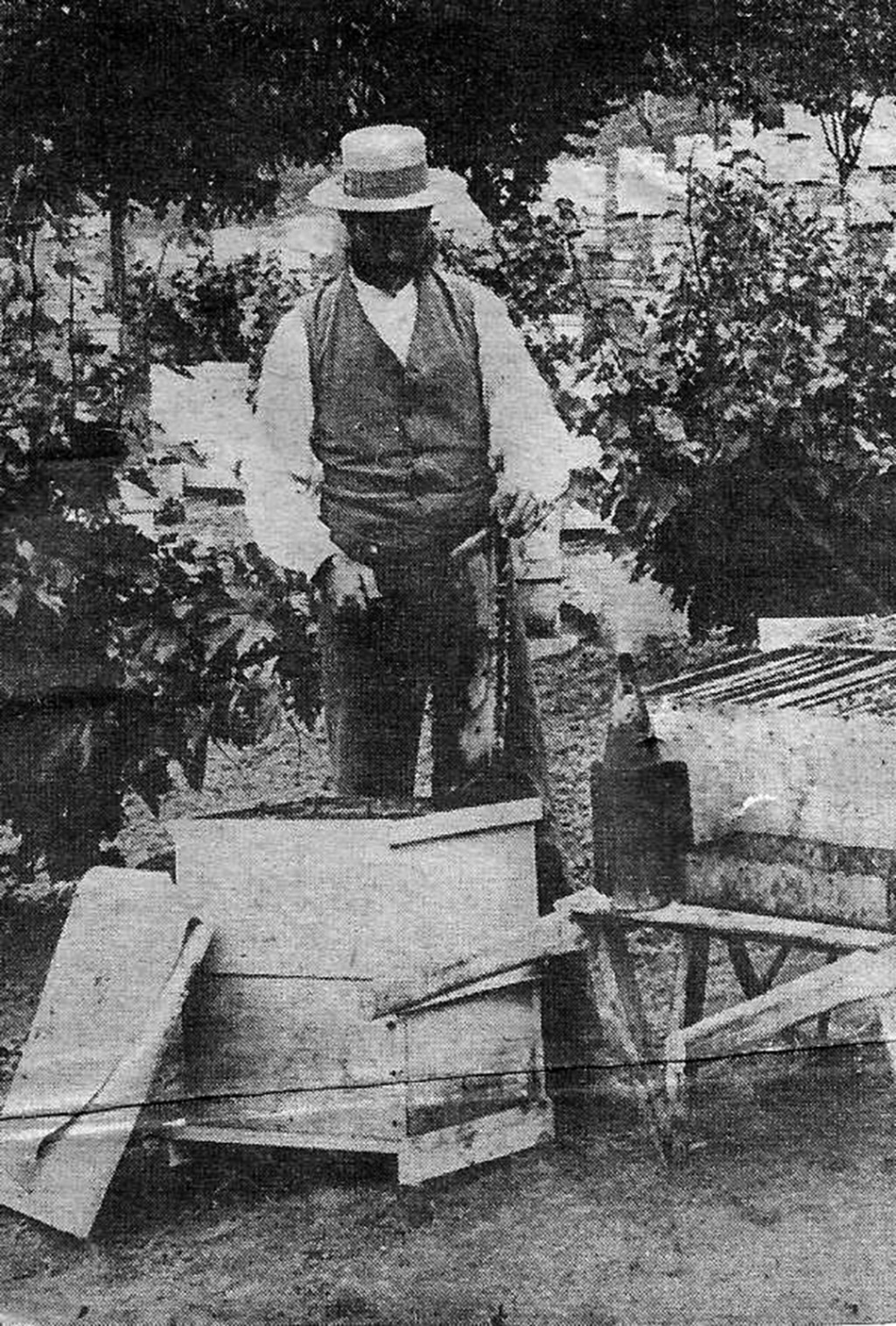 James F. Mclntyre in the 1900’s smoking his bee hives. Photos courtesy Fillmore Historical Museum.