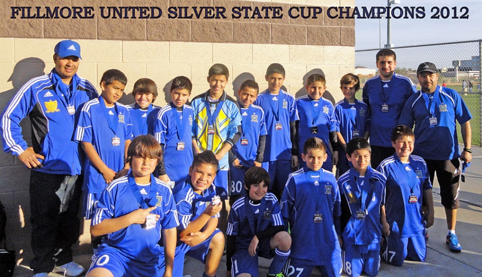 (r-l) Assistant Coach Octavio Hernandez, Jose Valdez, Cristian Rosales, Edgar Rea, Saul DelaRosa, Alejandro Rodriguez, Enrique Gutierrez, Michael Garcia, Ethan Aguilera, Assistant Coach Javier Candelario, Coach Ignacio
Calderon. Bottom row: Julian Calderon, Christian Hernandez, Jaime Gonzalez, Brendan Verano, Joel Garza, Cristian Candelario. Not in picture team moms Alyssa Calderon and Lebe Candelario.