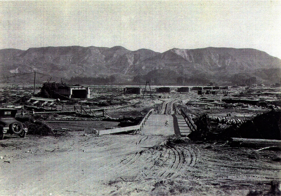 1928 remains of the Bardsdale Bridge.