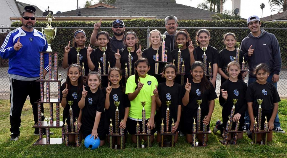 California United U-11 Girls Champions. Top row (l-r): Marlene Gonzales, Fatima Alvarado, Isabel Hernandez, Mikayla
McKenzie, Jadon Rodriguez, Athena Sanchez, & Jessica Rodriguez. Bottom row (l-r): Ashley Hernandez, Kari Terrazas, Tori
Pina, Gabi Martinez, Miley Tello, Lexi Pina, Brooke Nunez & Kim Manriquez. Coaches(l-r): Junior Lomeli, Tony Hernandez,
Cip Martinez & Ruben Rodriguez. Photo courtesy Evelia Hernandez.