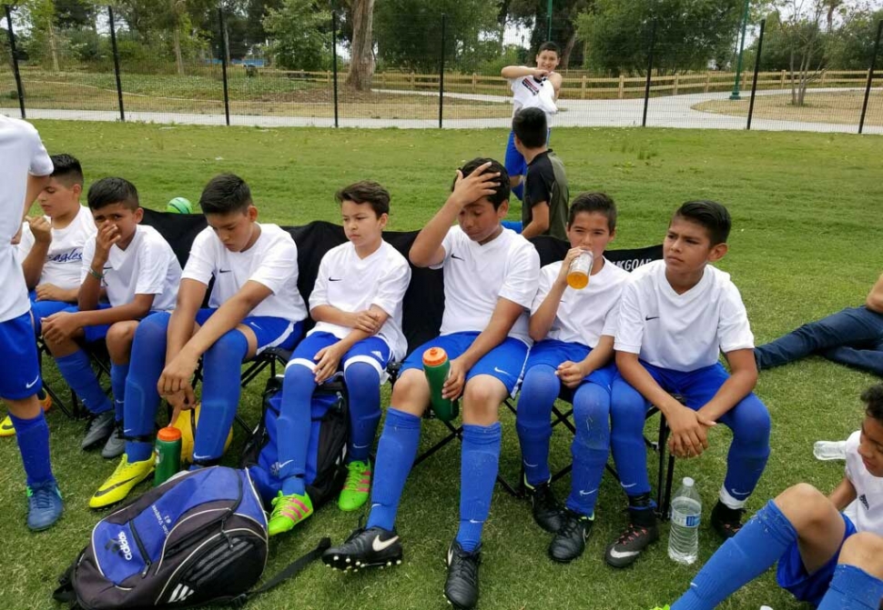 California United Boys U-13 resting and preparing for the second half of the game to begin against the Oxnard Pal. Photo Courtesy of Javi Alcaraz.