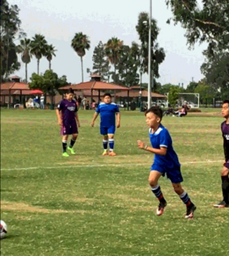 California United U-12 player starting his run on a free kick versus VC Galaxy. Picture by Brenda Melendez.