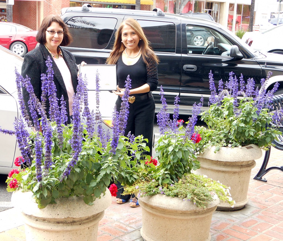 Grace U. Beer, DDS receives her certificate of award for sponsoring 3 pots along Central Avenue in support of Civic Pride Committee’s project to refurbish all the planters with red, white & blue flowers. Dr. Beer has practiced dentistry in Fillmore for 22 years and said she is pleased to contribute to her community in any way that she can.