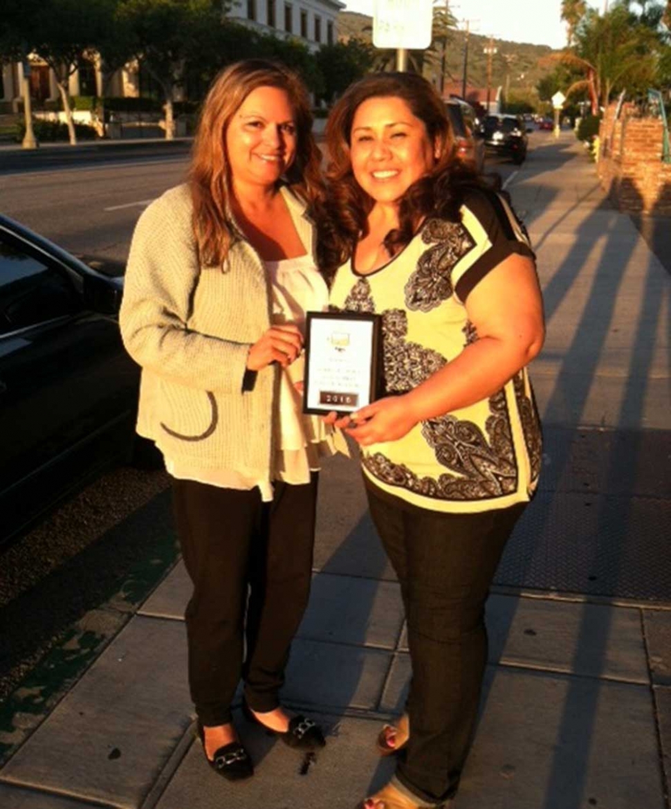Yoli’s Folkloric joins Chamber of Commerce Ari Larson from the Fillmore Chamber of Commerce welcomes Yolanda Palomares from Yoli’s Folkloric Purses & Accessories with a chamber membership plaque.