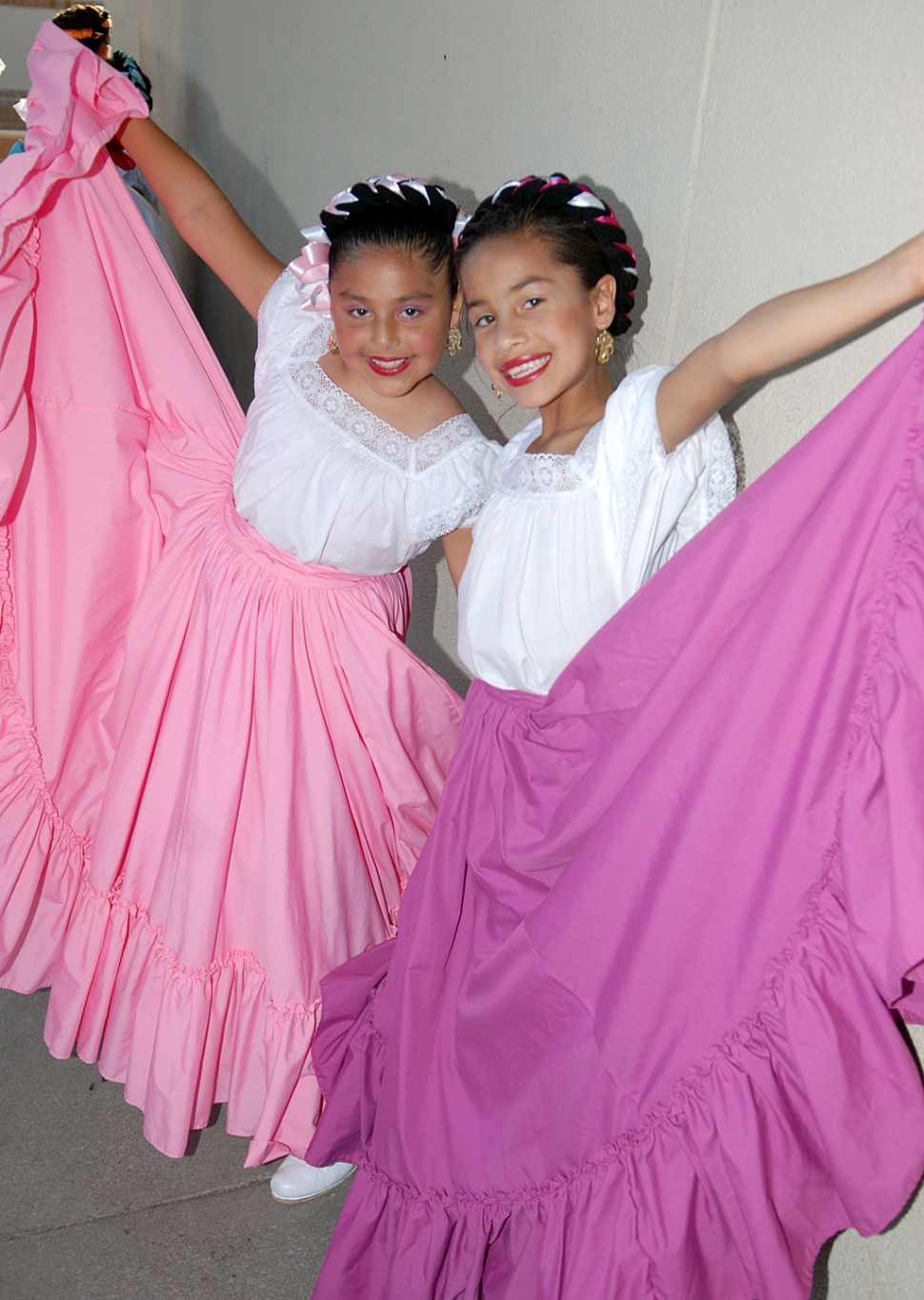 Folklorico - A Cinco de Mayo fiesta was held at Sespe School on May 5th. One of the many attractions was Grupo folklórico de San Francisco de Asís. The pavilion was decorated with drinking-straw-spaced green, white, and red pinwheels, the brown columns studded with pinwheel rosettes. Paper chain garlands of green, white, and red scalloped the guardrails along the stage area, which featured an azure poncho flanked by two modest black sombreros. Tissue rosettes dotted the ramp railing, and near the flagpole stood a display of ponchos and clay vessels, next to which two six-pointed Disney piñatas. Traditional Mexican food was served and everyone enjoyed the fiesta.